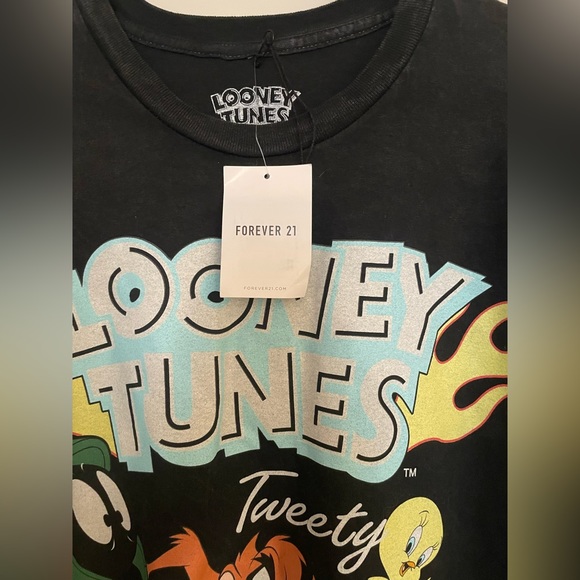 🆕NWT Looney Tunes t- Shirt Taz, Bugs Bunny, Daffy Duck, Marvin the Martian - Picture 2 of 11